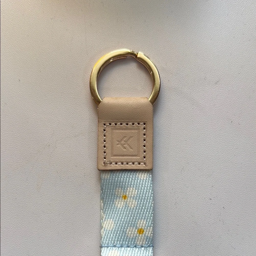 Floral Keychain Accessory Thread Wallets - Picture 4 of 4